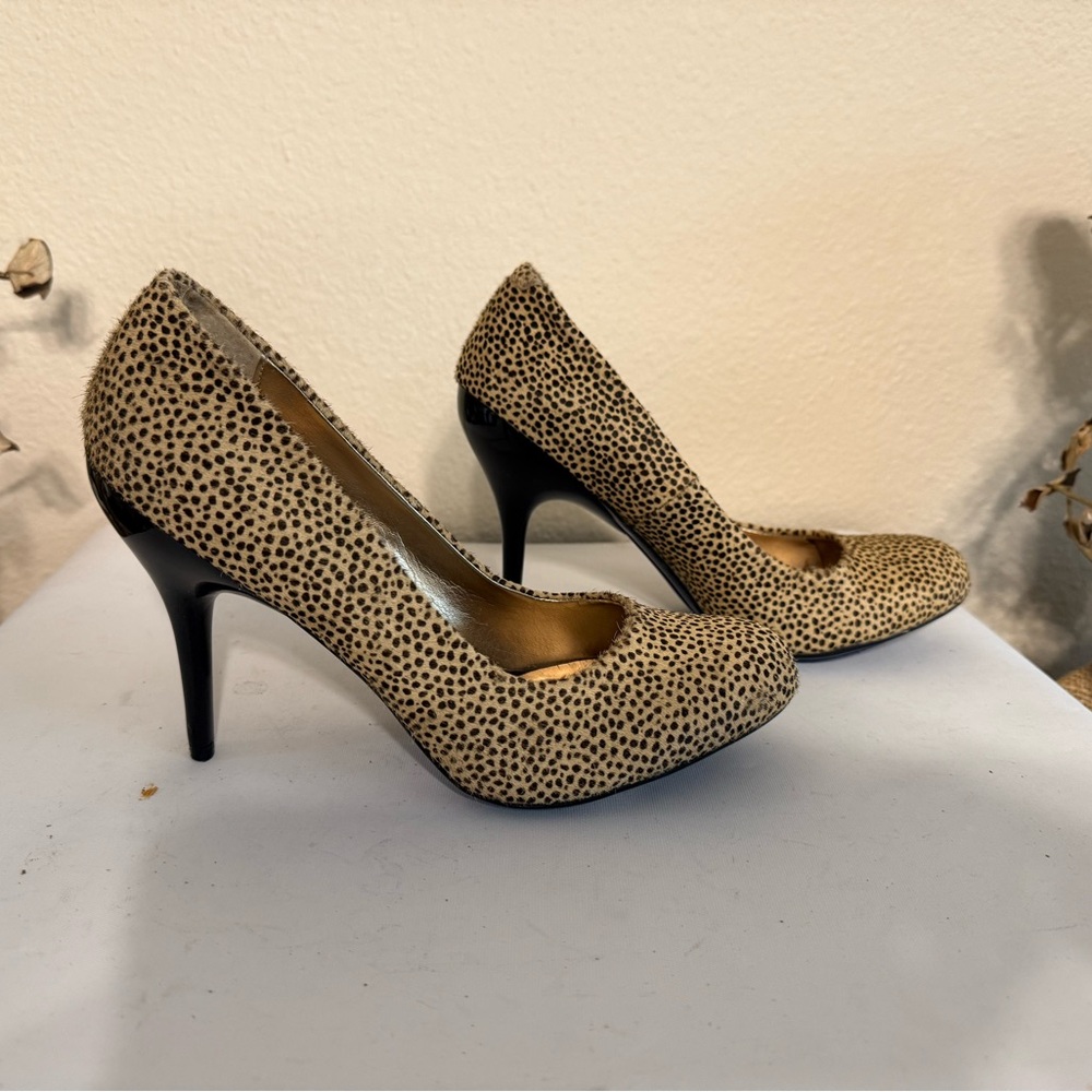 Kenneth Cole Reaction Leopard Fabric High Heel Pump  Womens Shoe 7.5 Medium